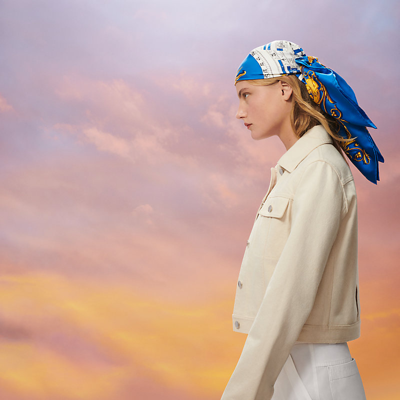 カレ 90 《占星術》 | Hermès - エルメス-公式サイト カレ 90 《占星術》 | Hermès - エルメス-公式サイト